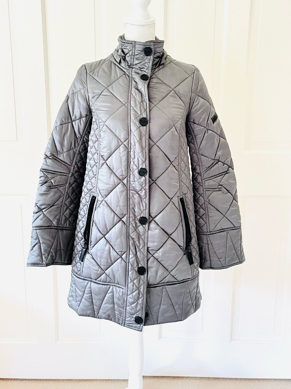 Burberry mink  grey quilted Finsbridge jacket with hood 4